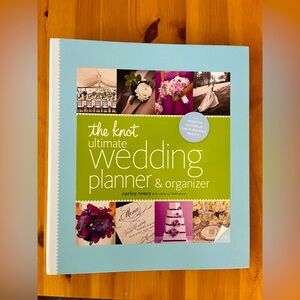 The Knot Ultimate Wedding Planner & Organizer. HARDCOVER *Brand New*